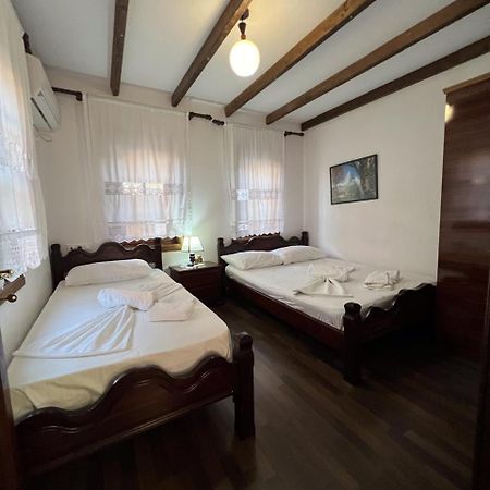 Hotel Pjetri House à Berat Extérieur photo
