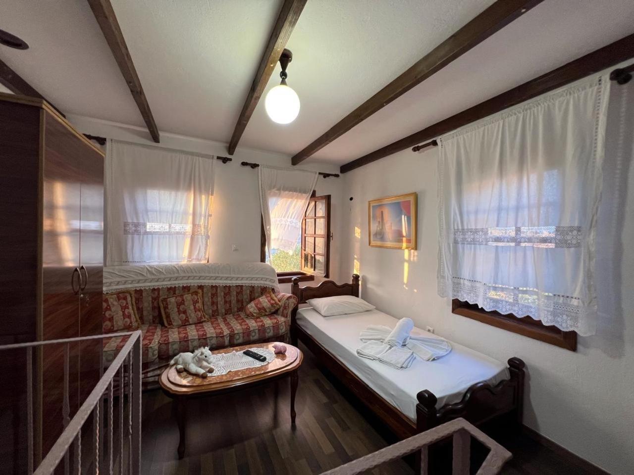 Hotel Pjetri House à Berat Extérieur photo