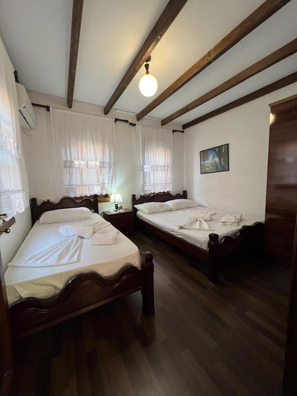 Hotel Pjetri House à Berat Extérieur photo